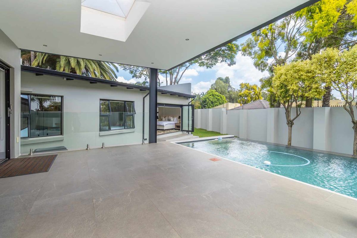 Exceptional, Immaculate, Modern Home for Sale in Hurlingham Manor - Photo 5