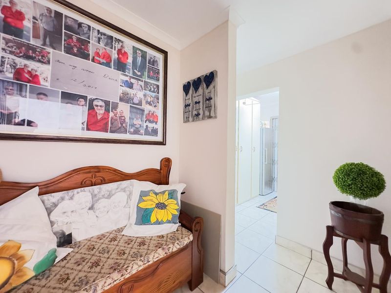 Spacious Family Home on a Large Stand with Exceptional Potential - Photo 9