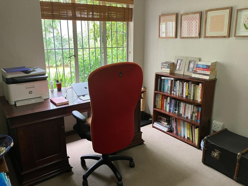 2 Bedroom immaculate simplex on Borrowdale drive - Photo 9