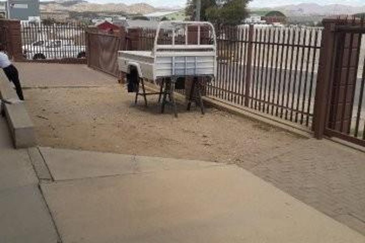 WAREHOUSE TO LET - LAFRENZ INDUSTRIAL. - Photo 3