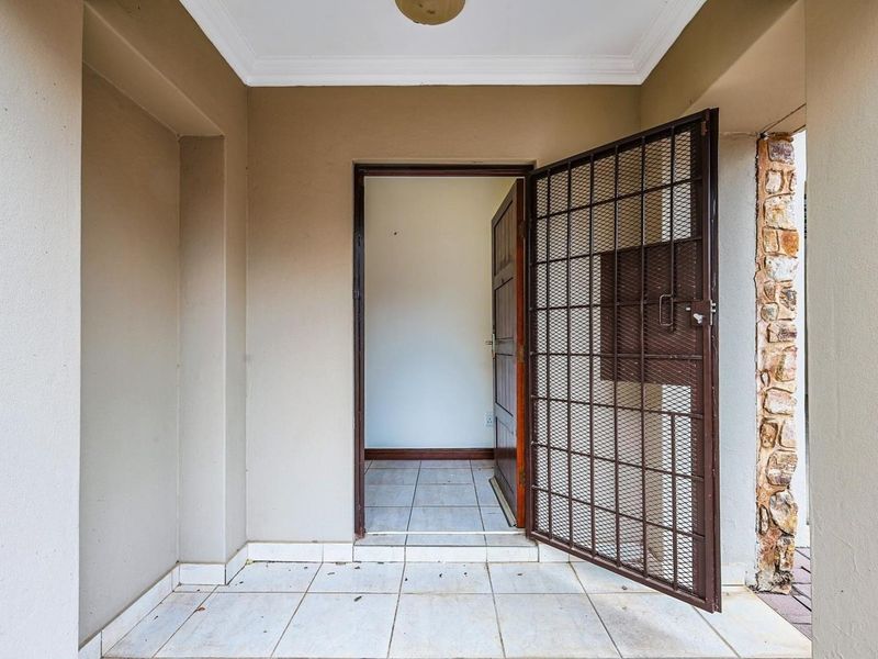 4 Bedroom For Sale , - Photo 5