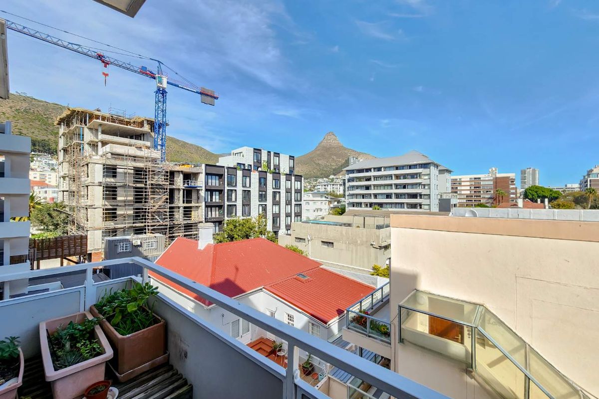 RENOVATOR’S DREAM! - Photo 3