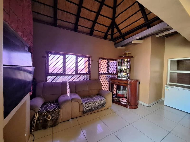 3 Bedroom House for Sale - Photo 7