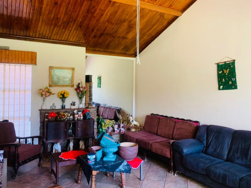 Spacious, Secure & Full of Charm - A Perfect Family Retreat - Photo 7