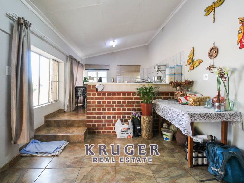 🏡 SPACIOUS FAMILY HOME WITH FLAT & ENTERTAINMENT AREAS FOR SALE IN OUTJO 🏡 - Photo 3