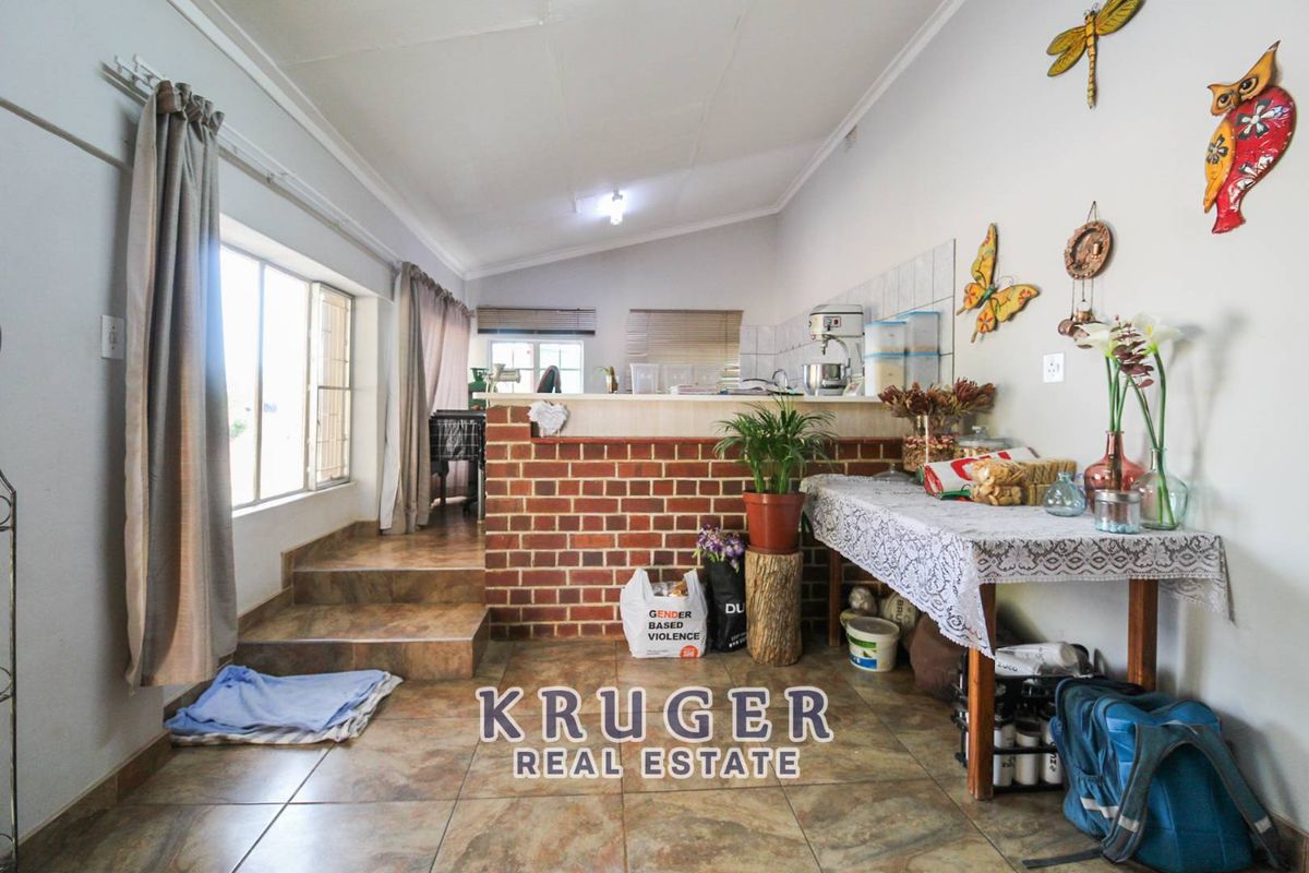 🏡 SPACIOUS FAMILY HOME WITH FLAT & ENTERTAINMENT AREAS FOR SALE IN OUTJO 🏡 - Photo 3