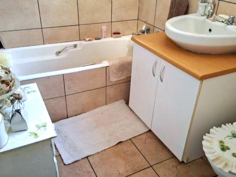 Versatile 7 Bedroom Property with Exceptional Potential in Colbyn - Photo 6