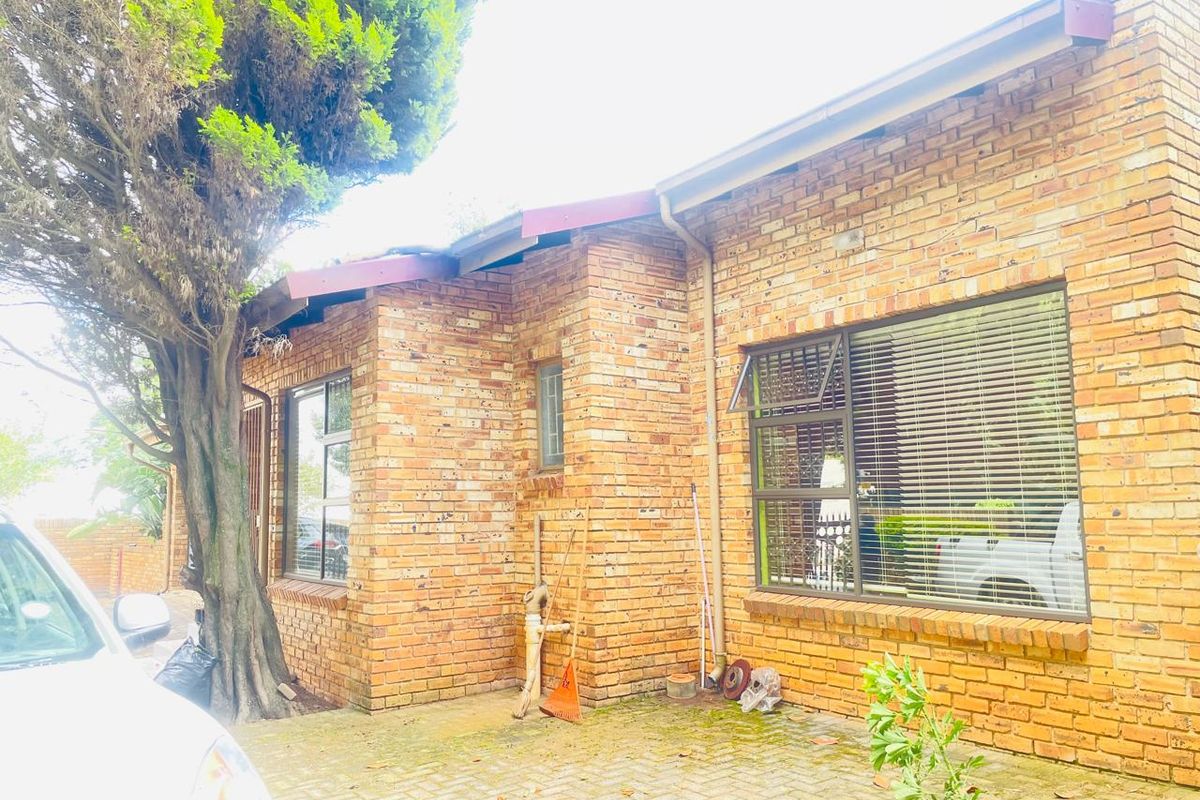 Warm Spacious Family Home!!! - Photo 5