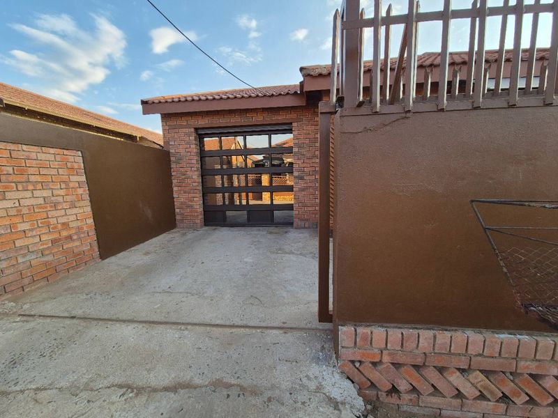 PERFECT FAMILY HOME - Photo 9