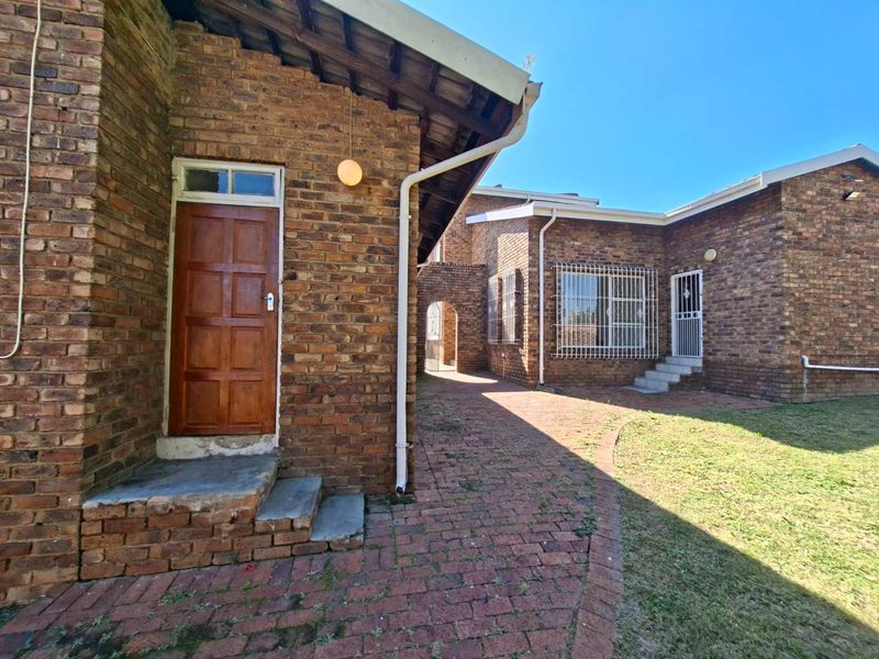3 Bedroom/2 Bathroom Family Home - Photo 7