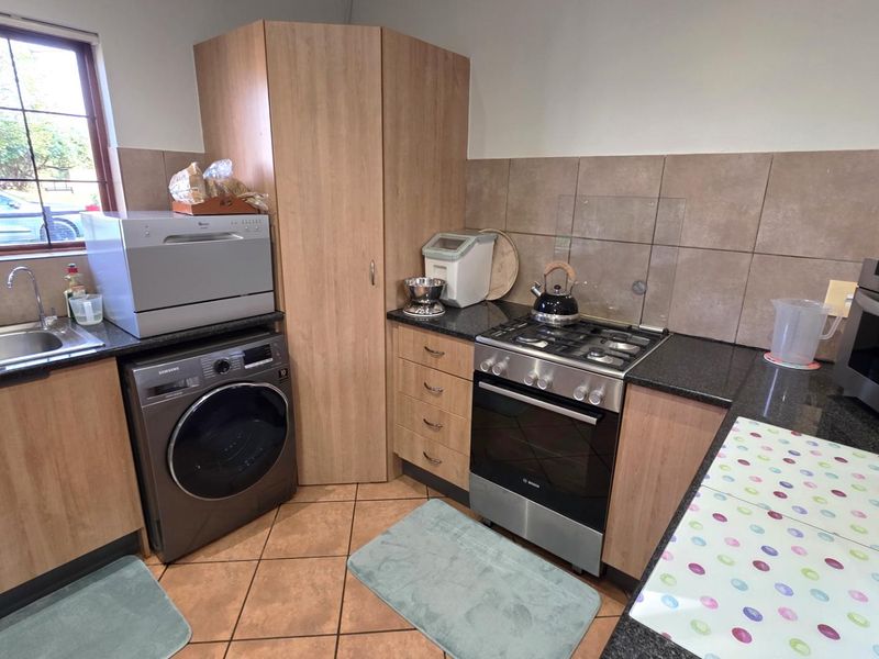 2  Bedroom Townhouse in The Coves Estate - Photo 8