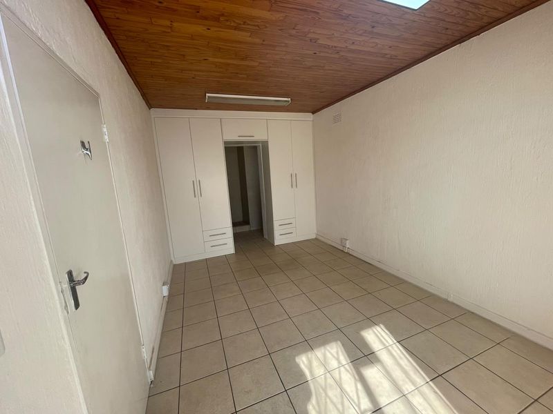 Secure, Comfortable 3-Bedroom Rental Near Kempton Gate! - Photo 9