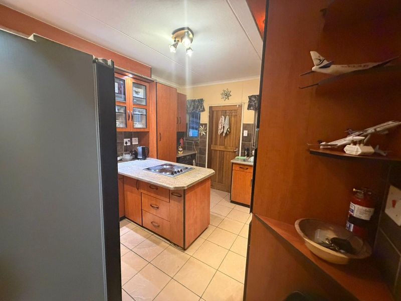 🌟 Step Into Comfort – Beautiful Khomasdal Home For Sale! - Photo 5