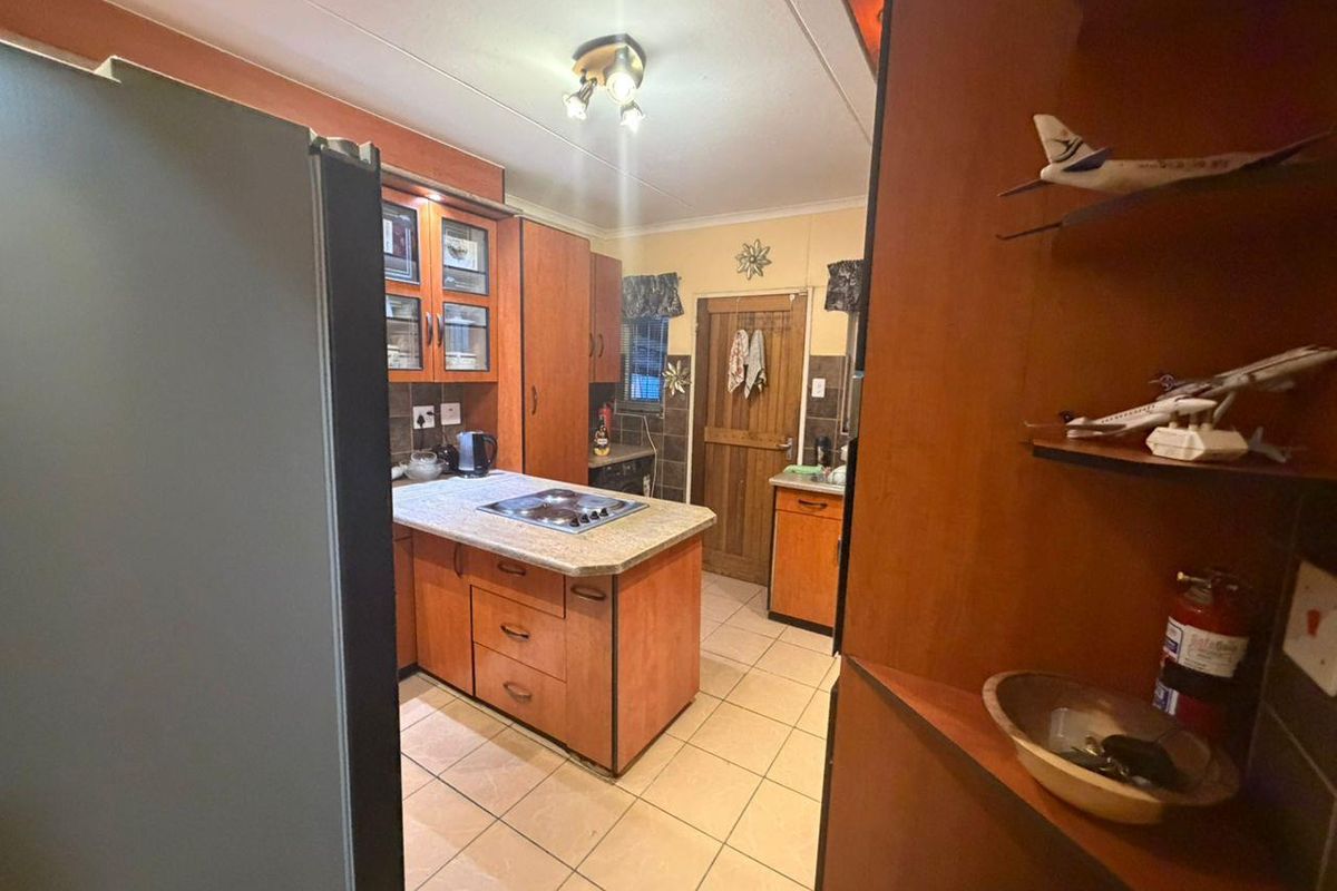 🌟 Step Into Comfort – Beautiful Khomasdal Home For Sale! - Photo 5