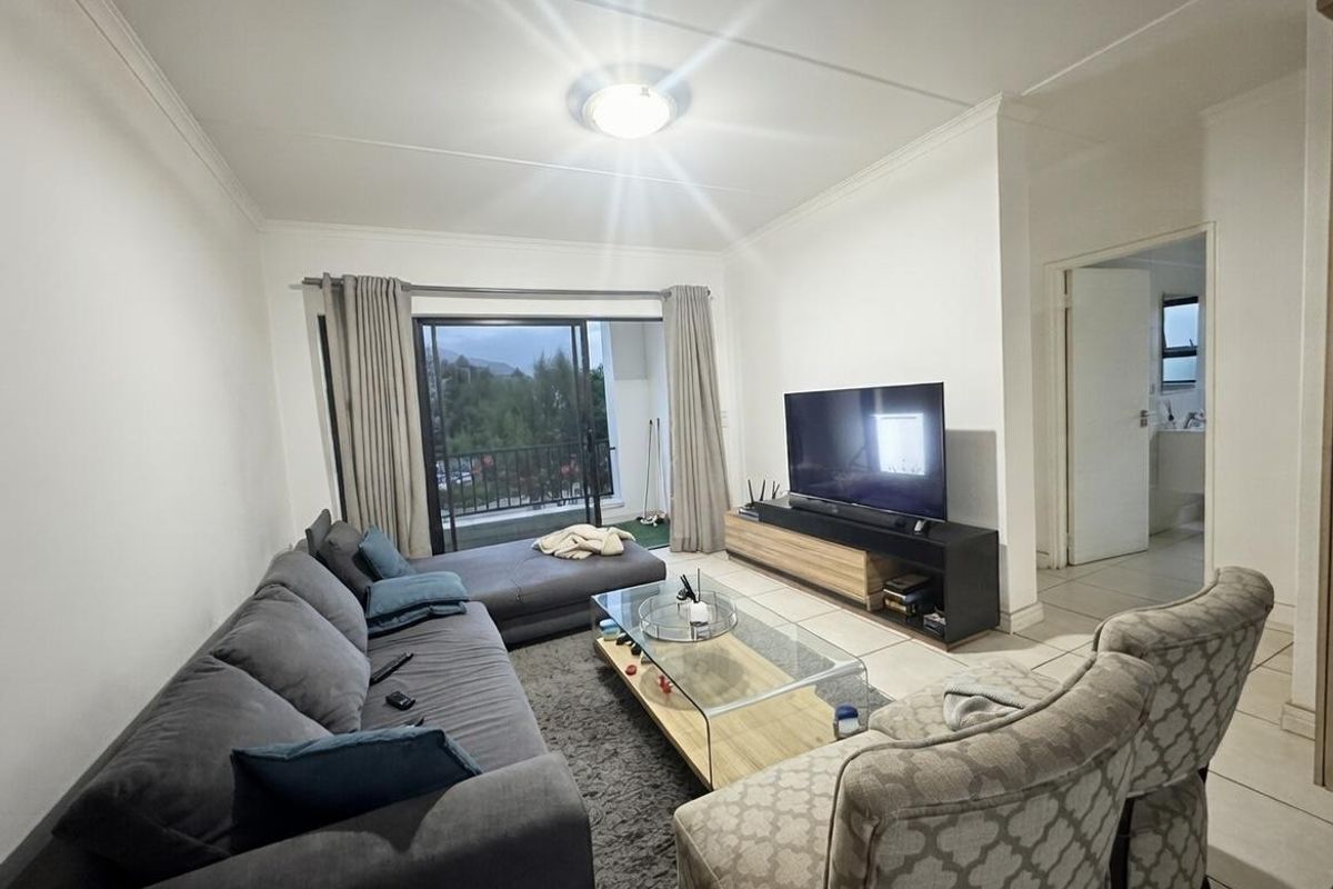 Very Well Priced 2 Bedroom On The Greenbelt For Sale In The Reid!!! - Photo 2