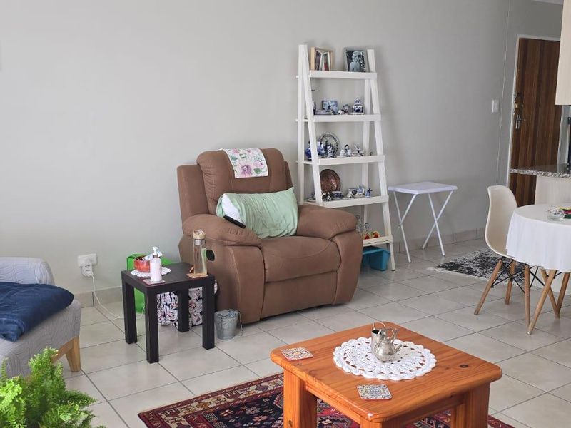 This lock up and go Investment upstairs unit is up for grabs in a 24 security complex. - Photo 9
