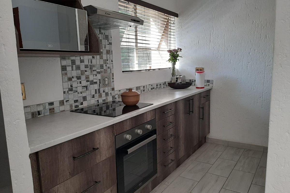 Your Dream 2-Bed Townhouse in Lakefield's Prime Location! - Photo 5