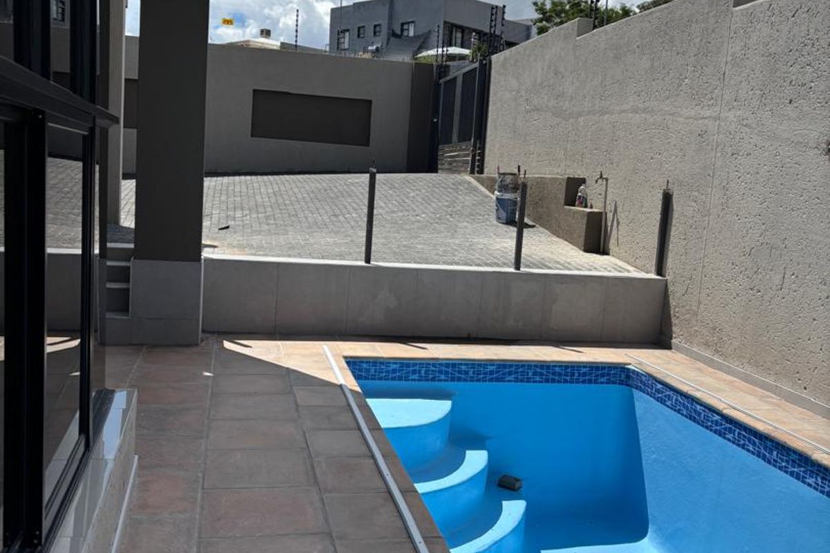 Windhoek Kleine Kuppe: Newly built 5 Bedroom house with Flat is For Sale - Photo 4