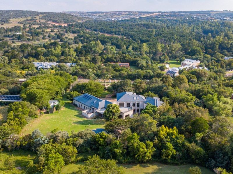 Magnificent 6 Bedroom Family Residence in Mooikloof Equestrian Estate - Photo 8