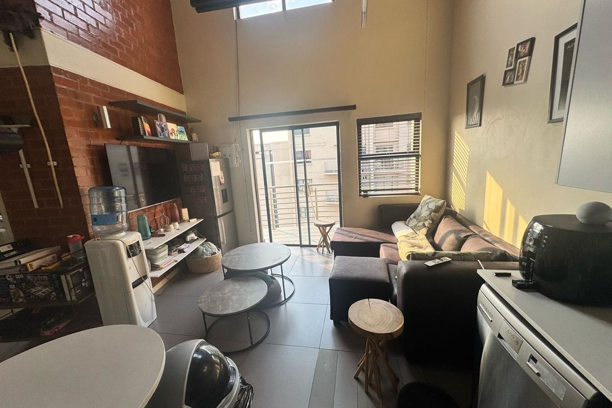 Modern student  living in the heart of Hatfield - Photo 4