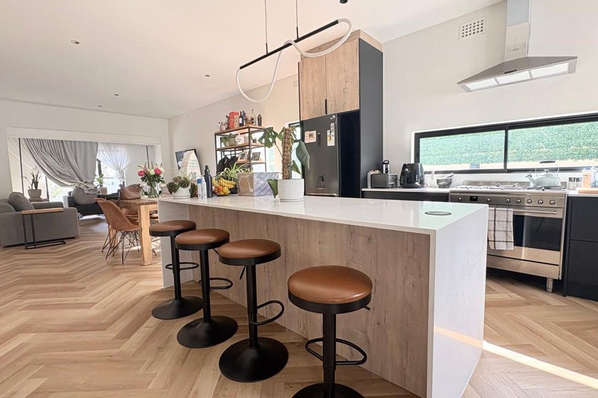 Renovated Three Bedroom Pet Friendly House - Claremont - Photo 2