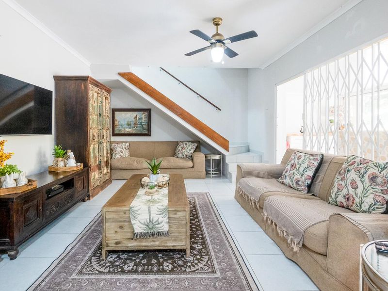 Modern duplex unit - Photo 2