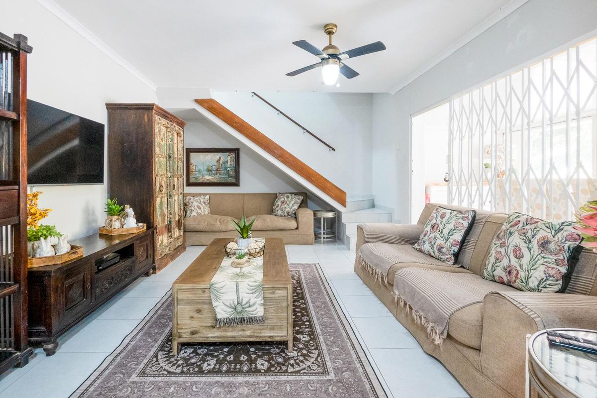 Modern duplex unit - Photo 2