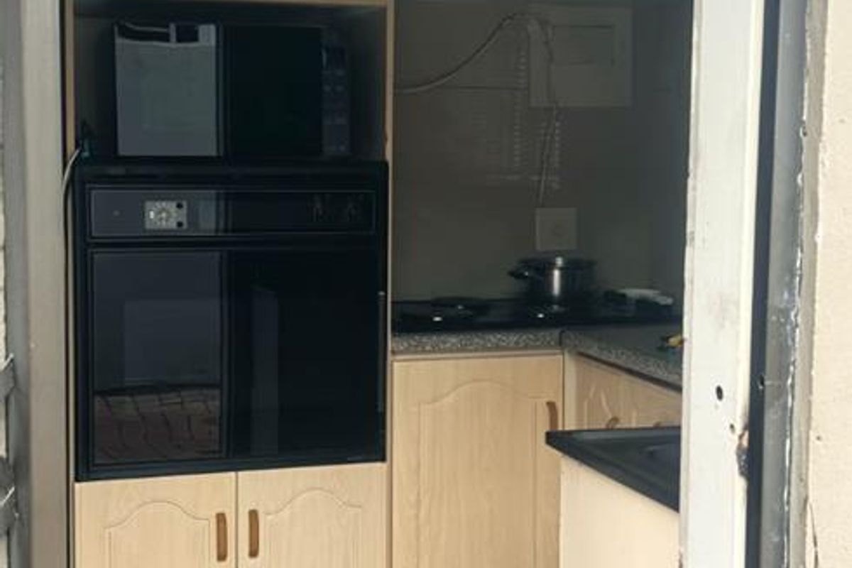 Three bedroom house for sale in soshanguve U U - Photo 5