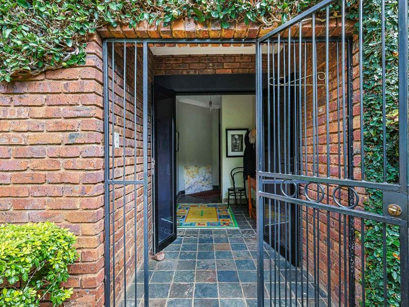 4 Bedroom Beauty For Sale in Erasmuskloof - Photo 8