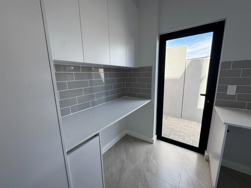 Stylish 4-Bedroom Family Home with Modern Finishes in Sandown, Cape Town - Photo 8