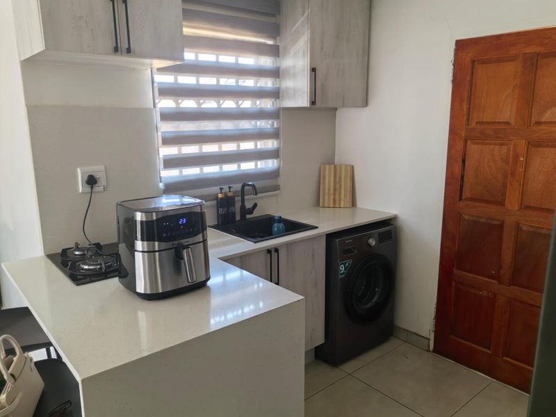 Three Bedroom House for Sale - Photo 6
