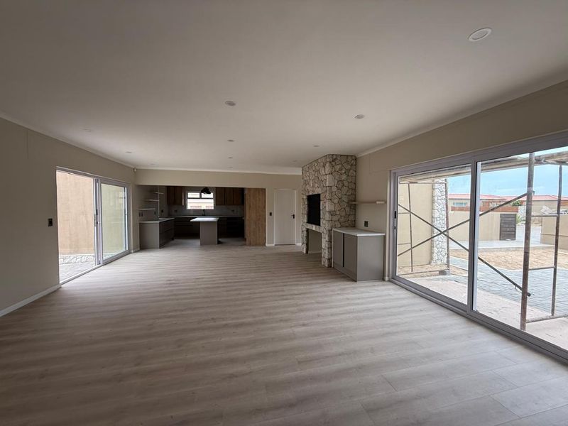 FOR SALE: LUXURY 3-BEDROOM EN-SUITE HOME IN ROSSMUND GOLF ESTATE, NAMIBIA - Photo 10