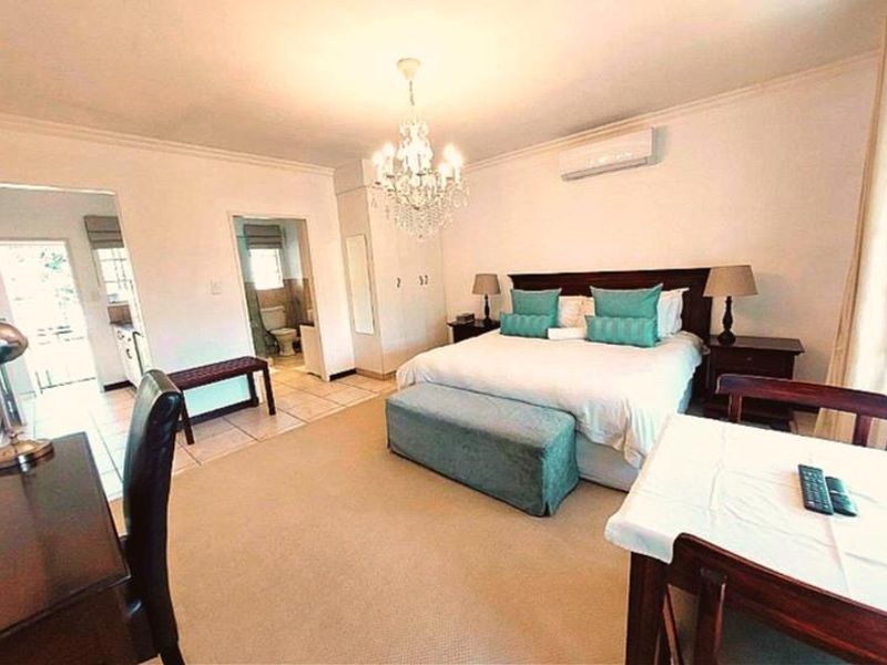 Luxury Seven-Bedroom Apartment for Rent — Edenburg, Sandton Located in the heart of Edenburg, Sandton, this expansive seven-bedroom, seven-bathroom apartment - Photo 4