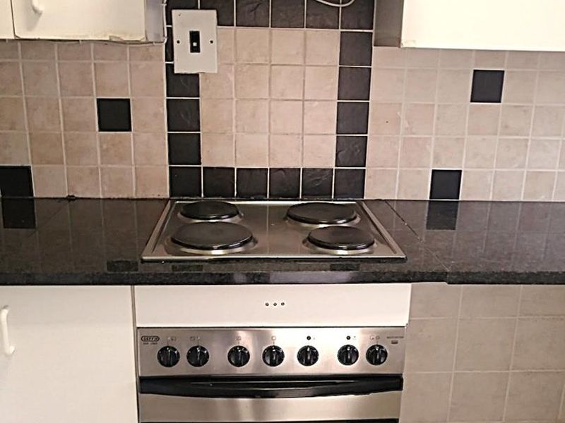 First Floor cozy apartment minutes from Sandton - Photo 9