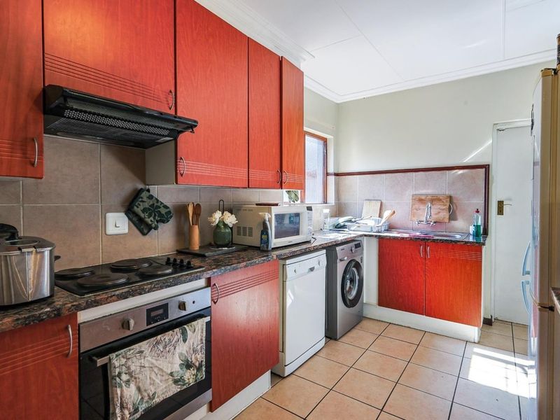 Ideal Investment or Lifestyle Opportunity in Security Complex within an estate in Moreleta Park - Photo 10