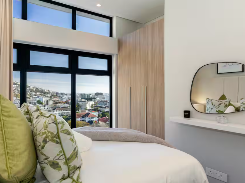 Duplex of dreams with views from every window! - Photo 3