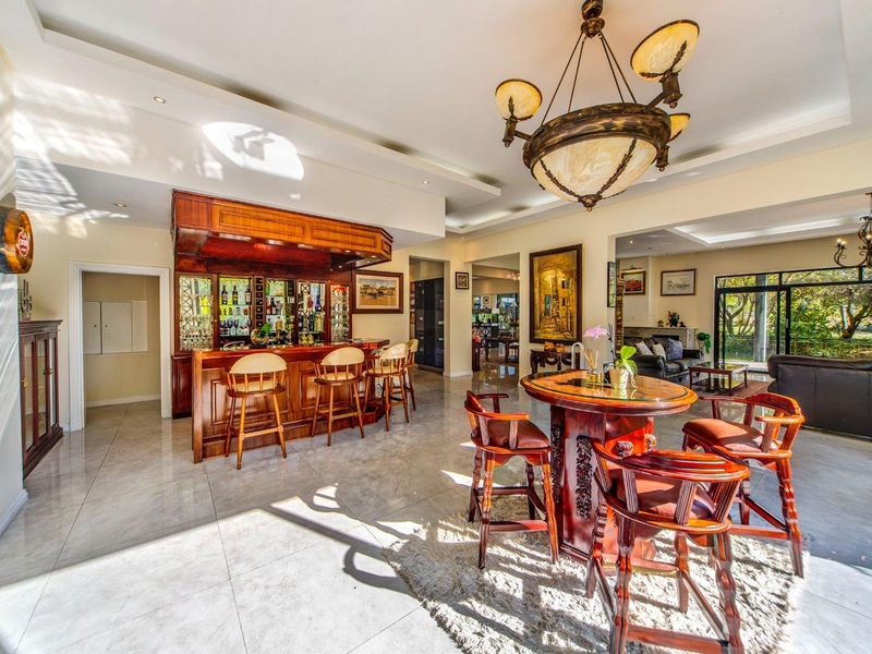 Multi-storey luxurious home in great location - Photo 8