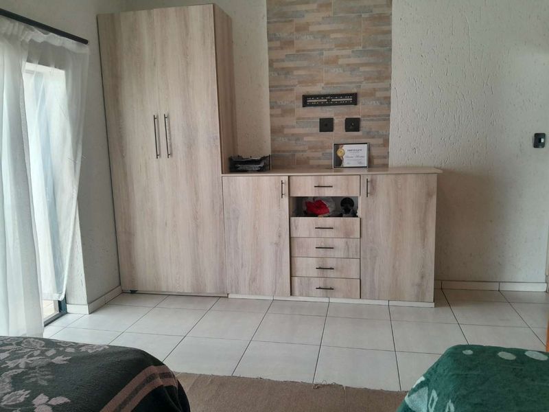 The Hill 3 Bedroom Family Home - Photo 8