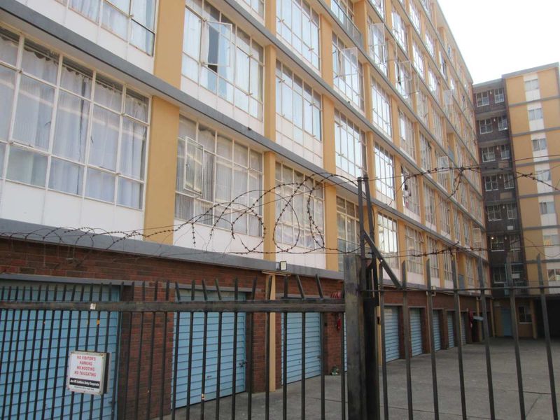 BEAUTIFUL AND NEAT [2] TWO BEDROOMS APARTMENT FOR SALE IN SUNNYSIDE [ JAN FE CELLIERS FLATS ] - Photo 2