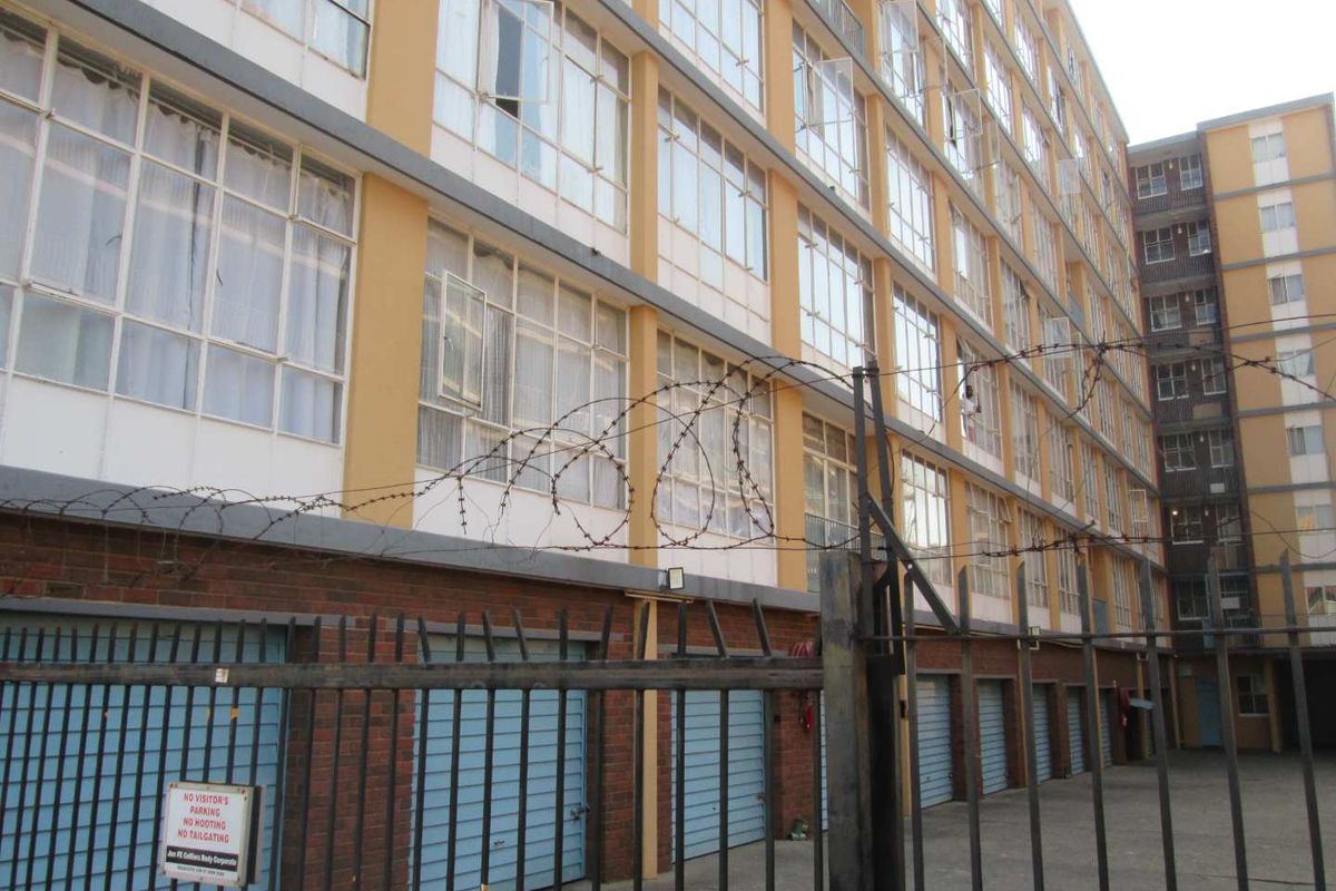 BEAUTIFUL AND NEAT [2] TWO BEDROOMS APARTMENT FOR SALE IN SUNNYSIDE [ JAN FE CELLIERS FLATS ] - Photo 2