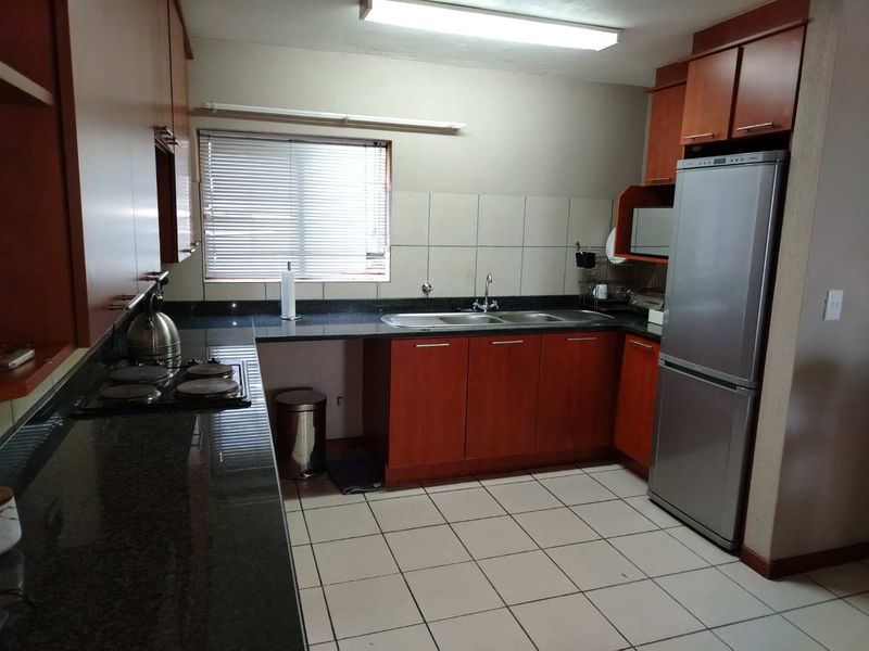 Beautifully renovated unit in Hillside Manor - Photo 3