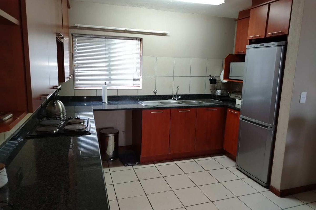 Beautifully renovated unit in Hillside Manor - Photo 3