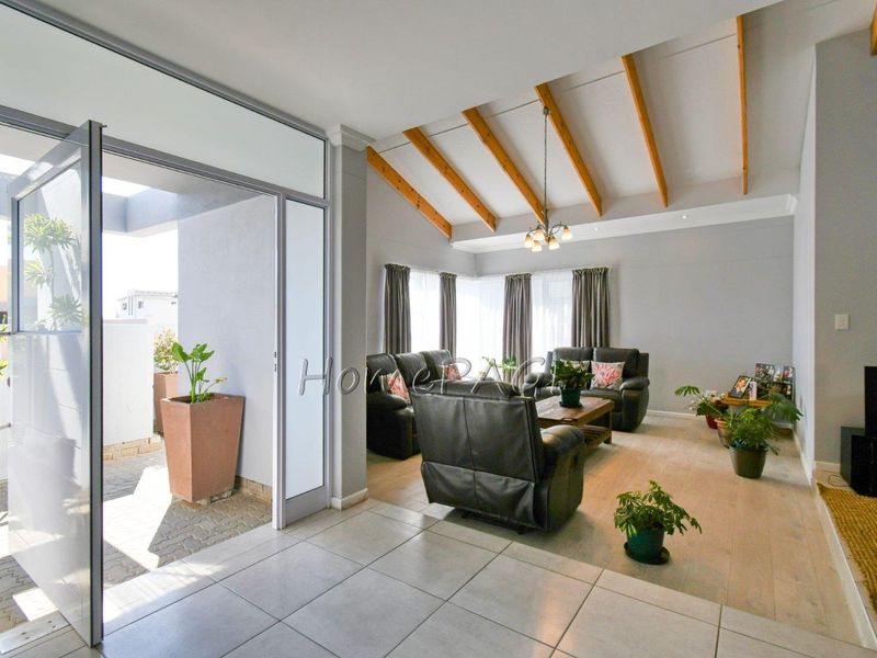 Meersig, Walvis Bay:  VERY ATTRACTIVE HOME is for Sale - Photo 2