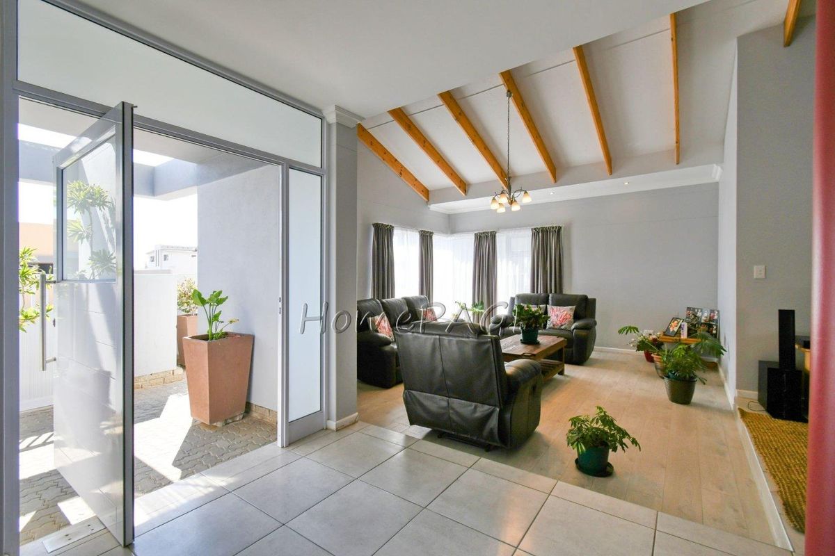 Meersig, Walvis Bay:  VERY ATTRACTIVE HOME is for Sale - Photo 2