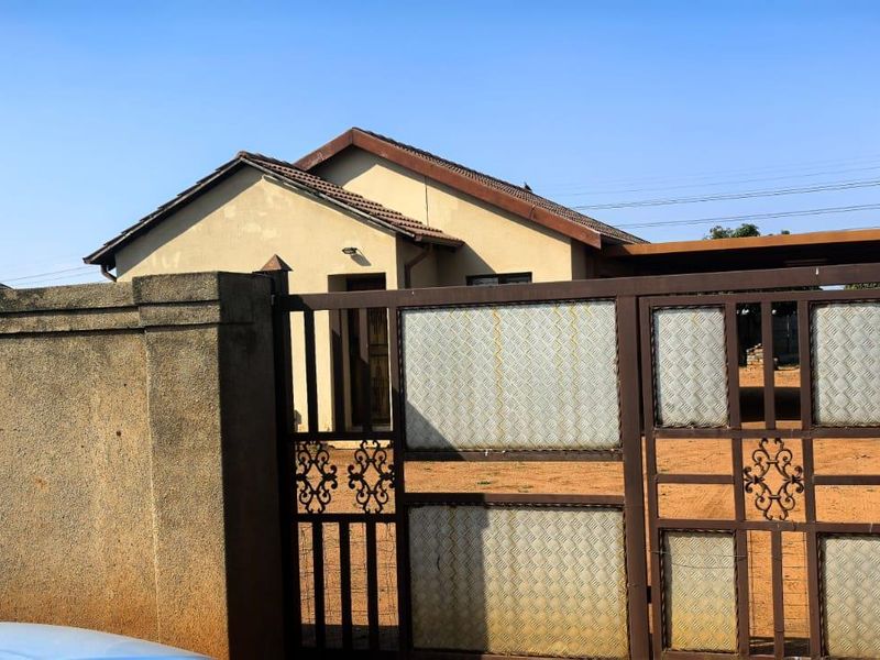 3 bedrooms house for rent in Soshanguve VV - Photo 1