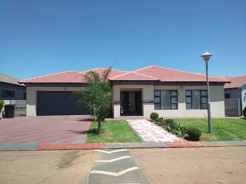Your dream home awaits - Photo 2