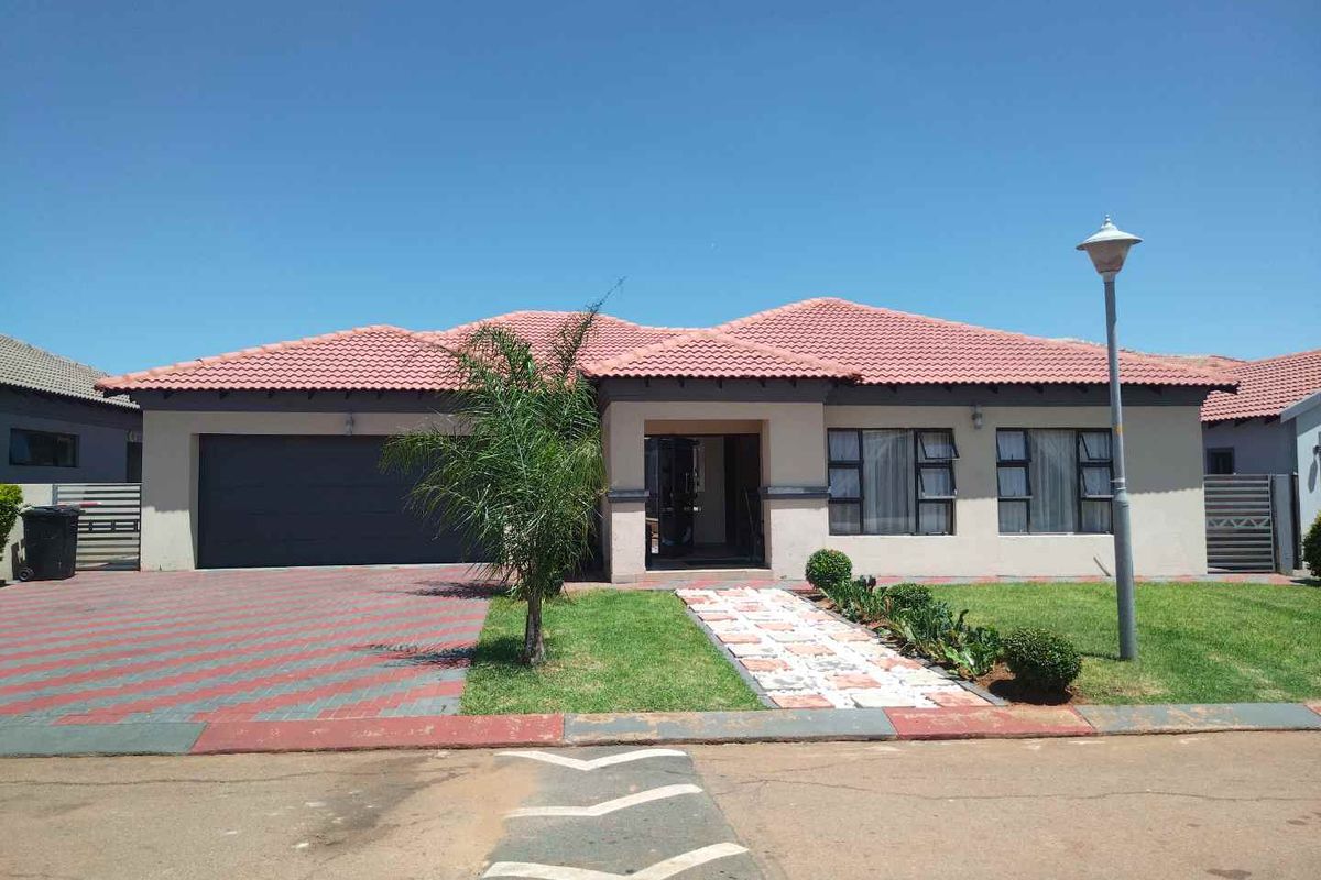 Your dream home awaits - Photo 2
