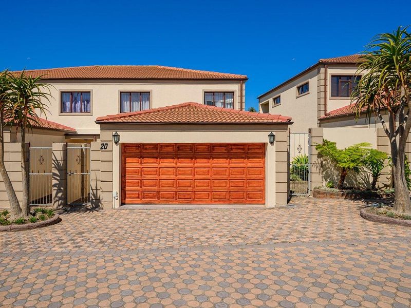 Stunning 4-bedroom home with high quality finishes for Sale! - Photo 2