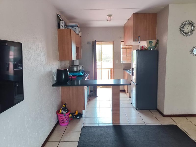 2 bed first floor unit in 24h security complex, ideal - first time buyers or investors! - Photo 4