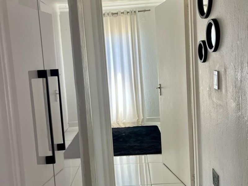 A BEAUTIFUL APARTMENT IN HONEYDEW AWAITS YOU - Photo 10